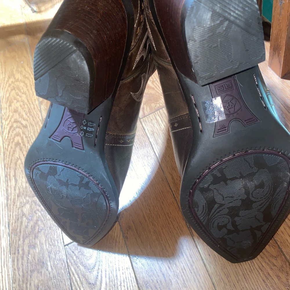 Ariat Size 11 pointed toe boots - Picture 3 of 8